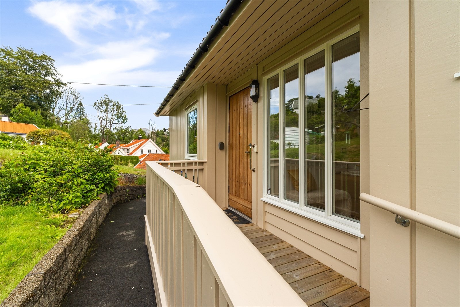 Velkommen inn! Huset har enkel, trappefri adkomst. Galleribilde