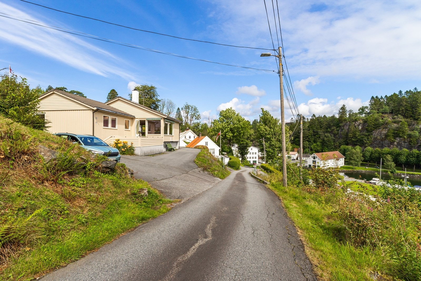 Pålaveien er en liten stikkvei opp fra Alvøveien med lite gjennomgangstrafikk. Galleribilde