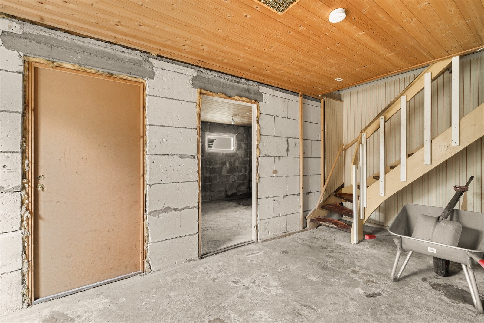 Selve trapperommet/hallen måler 16,1 m². Galleribilde