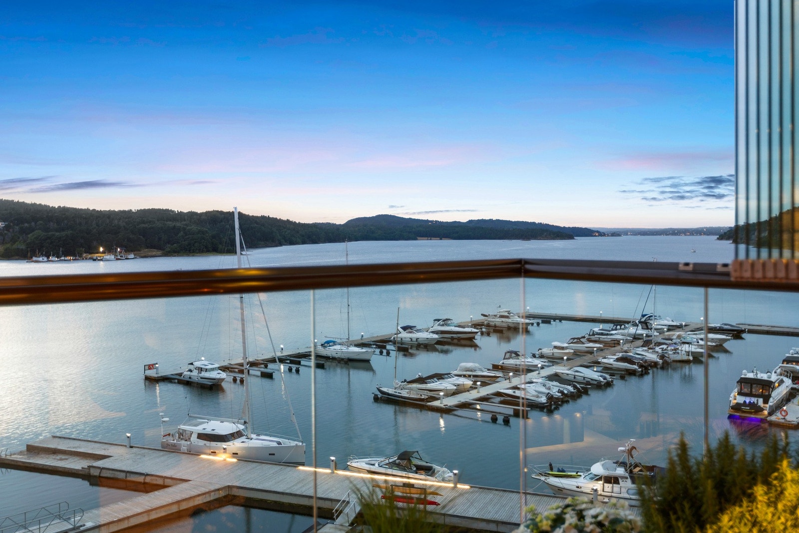 Selger har leid båtplass av Verket Brygge og har satt stor pris på den korte avstanden til båten og den enkle tilgangen til fjorden. Galleribilde