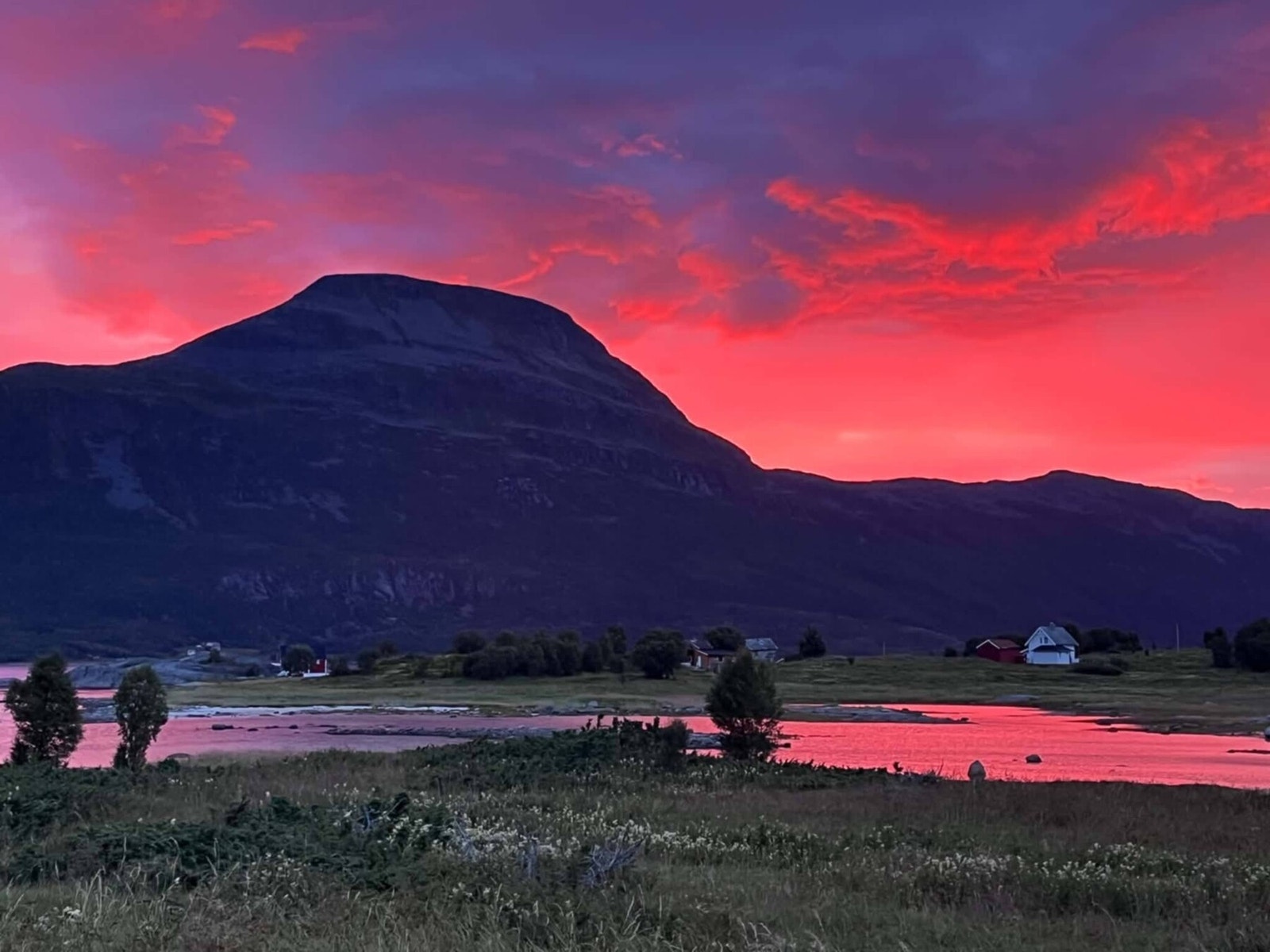 Området byr på spektakulære naturopplevelser, som midnattssol og nordlys. Privat bilde. Galleribilde