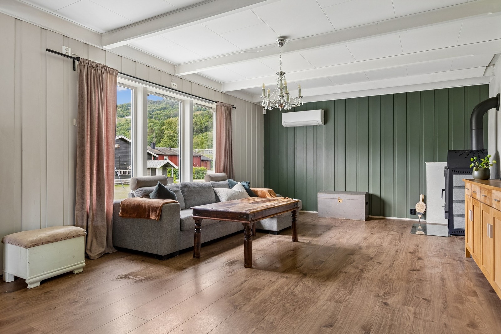 Stuen ligger i tilknytning til boligens spisestue. Galleribilde