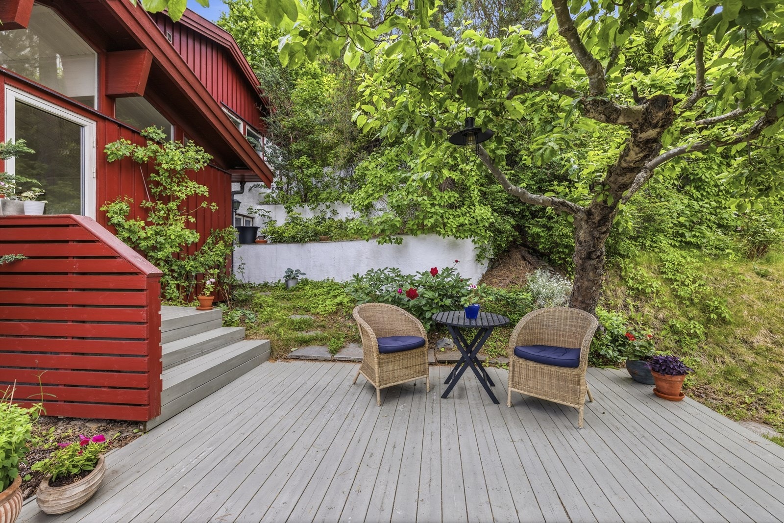 Fra stuen er det utgang til en stor terrasse på ca. 60 kvm Galleribilde