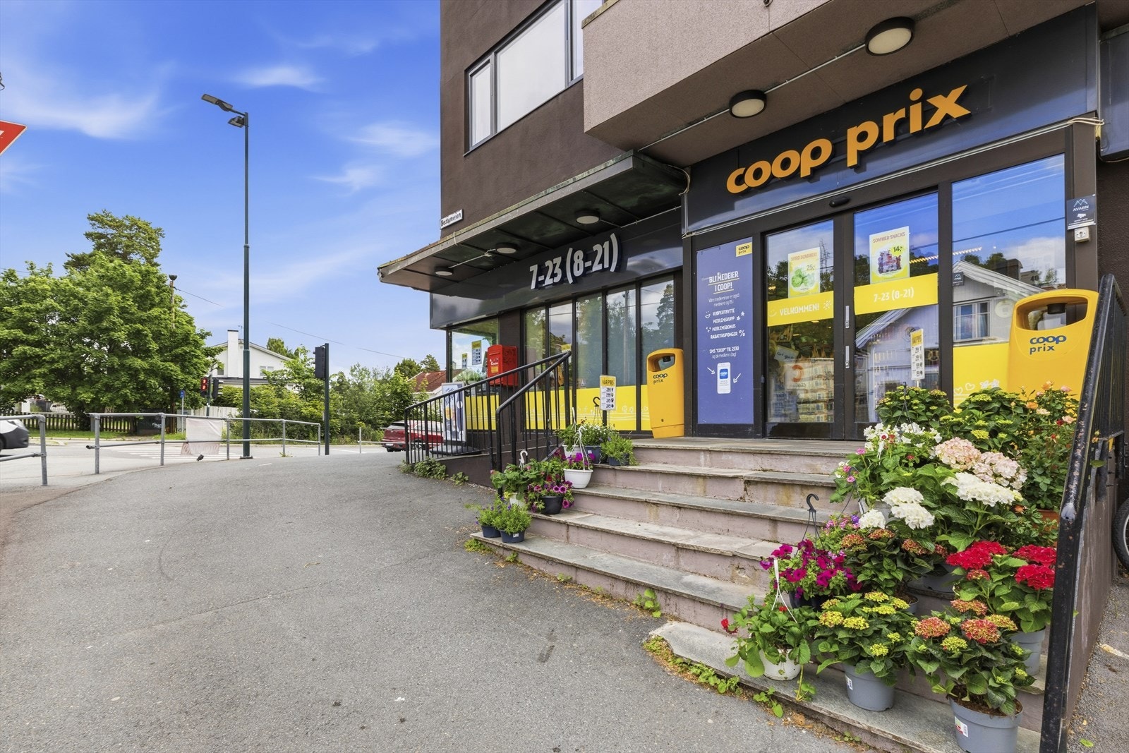 Coop Prix på Bestum ligger ett minutters gange fra boligen og dekker alle dine dagligvarebehov i umiddelbar nærhet Galleribilde