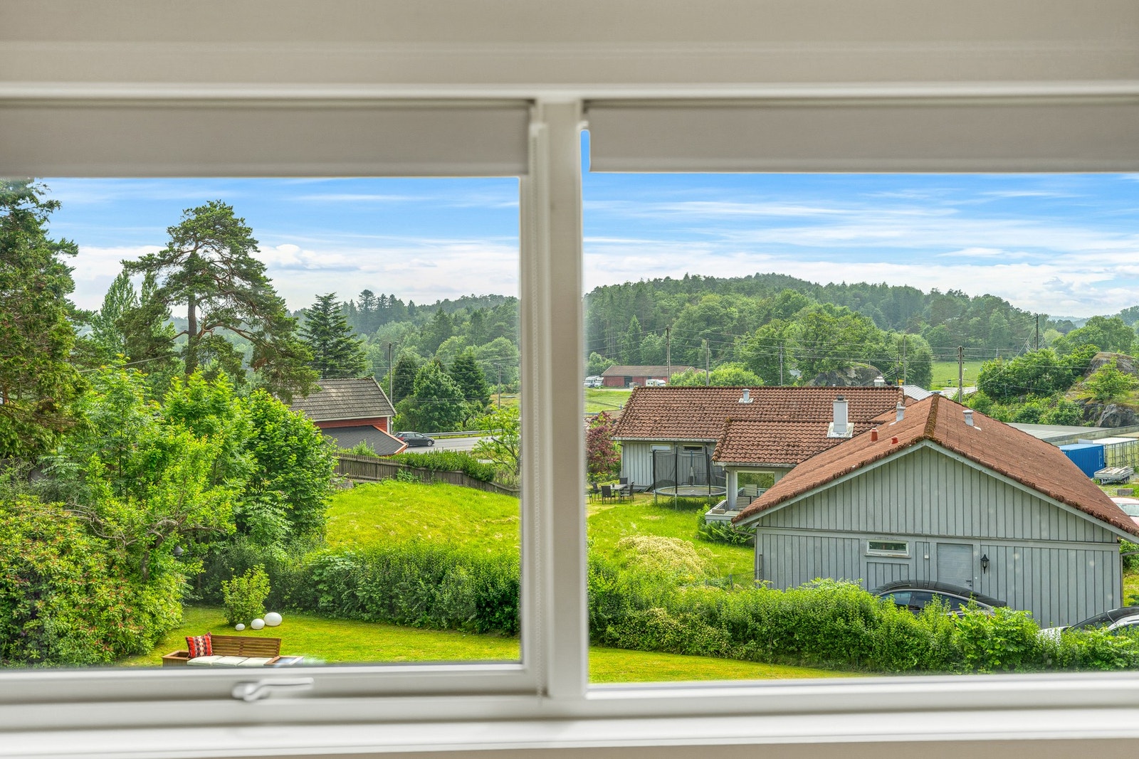 Landlig utsikt fra hovedsoverommet Galleribilde