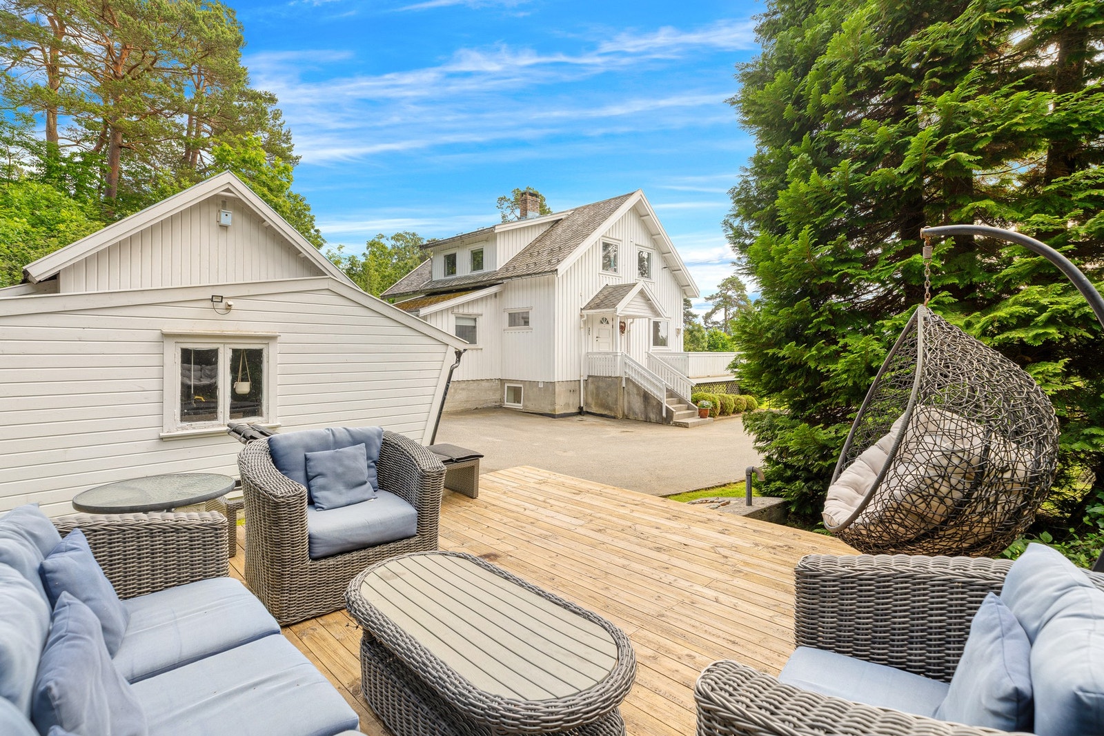 Skjermet terrasse med tilgang rett opp i skogen! Galleribilde