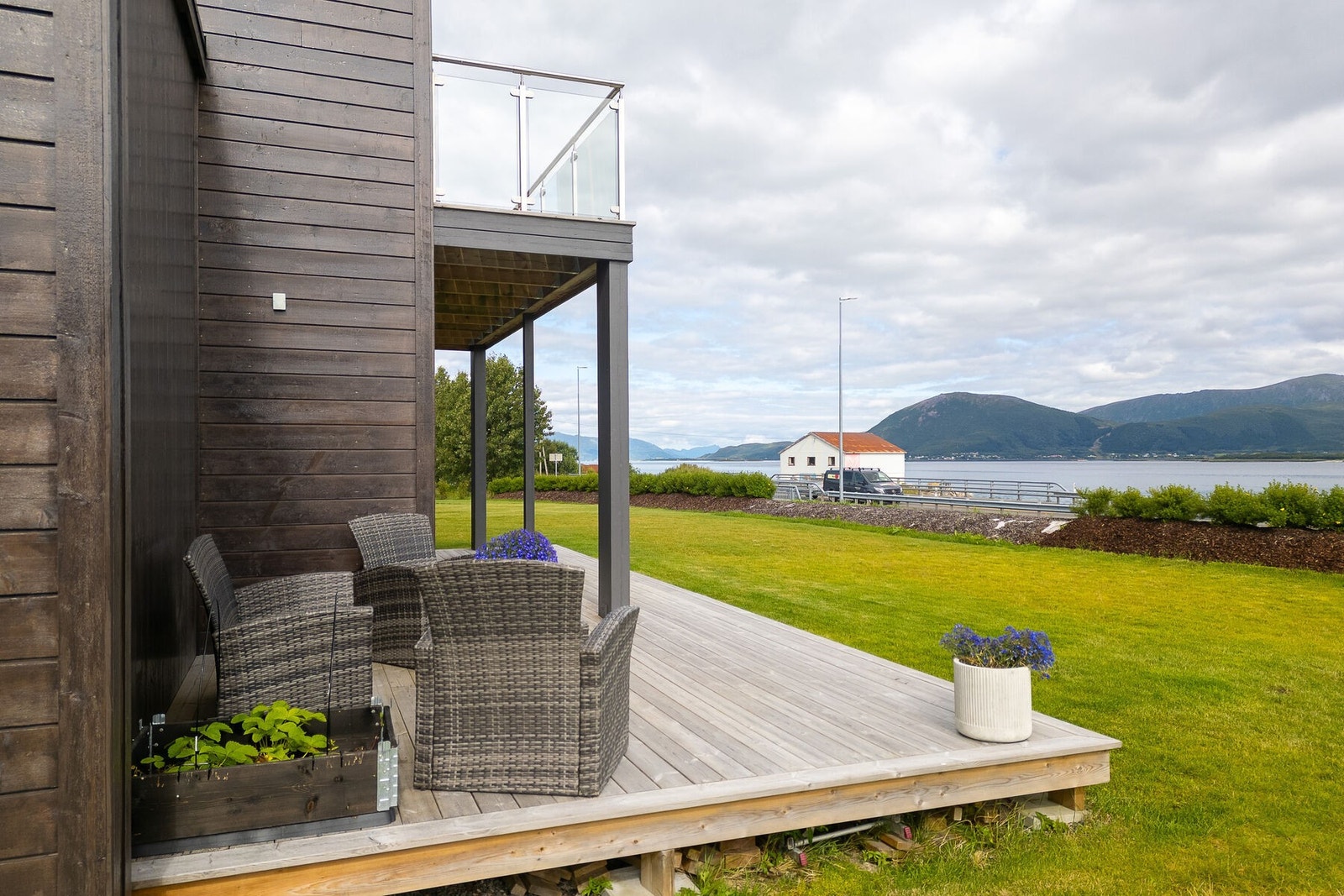 Her kan du nyte nærheten til sjøen og naturen. Galleribilde