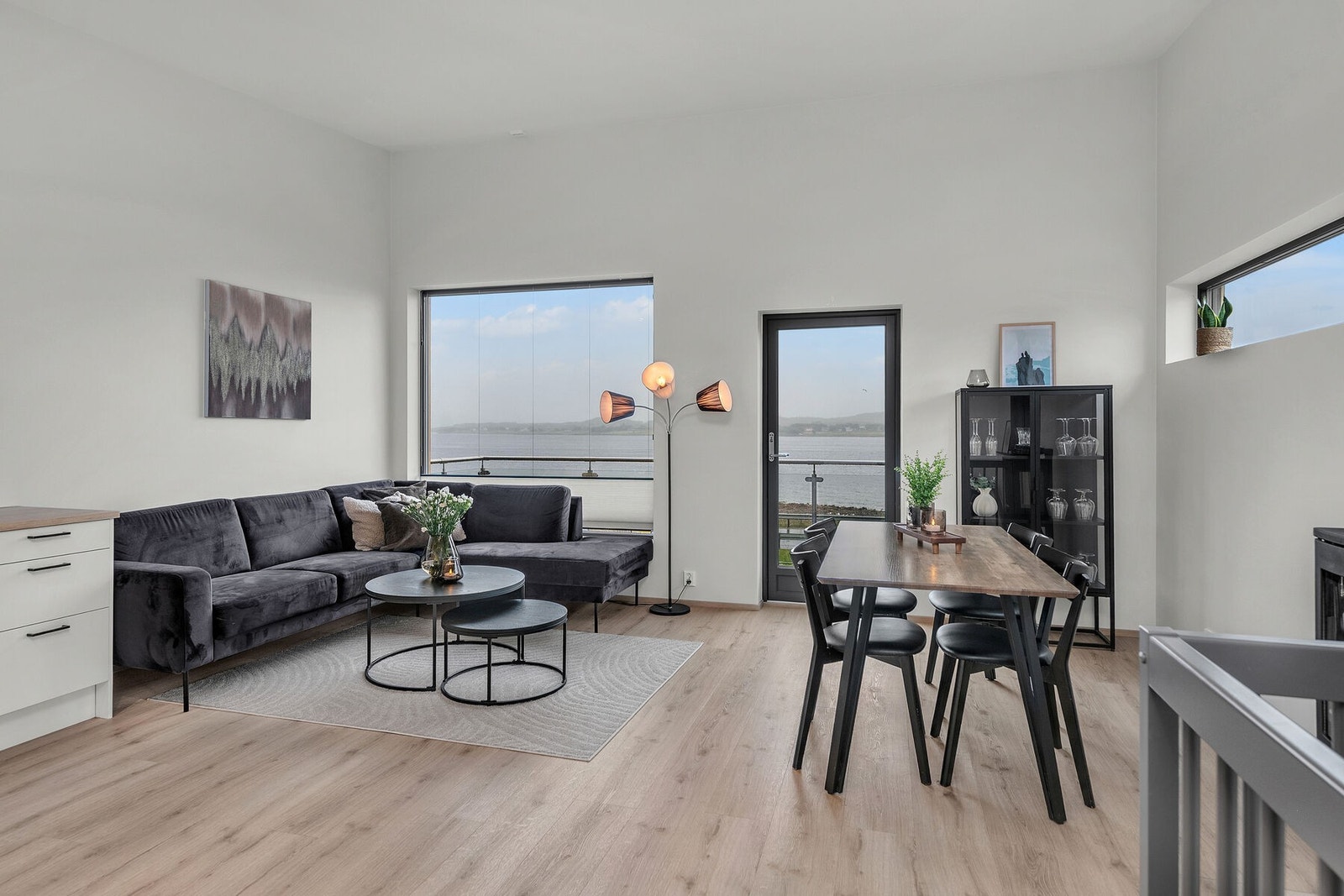 Moderne tomannsbolig fra 2022 med balansert ventilasjon og 3-lags glass i vinduene. Galleribilde