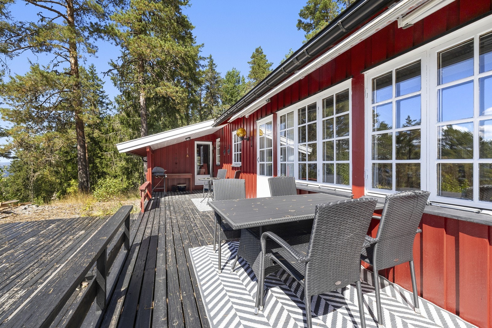 God plass for langbord og sosiale sammenkomster utendørs. Galleribilde