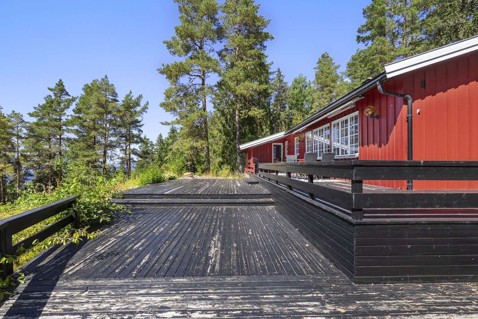 Terrassen er bygget i flere nivåer som følger terrenget. Galleribilde