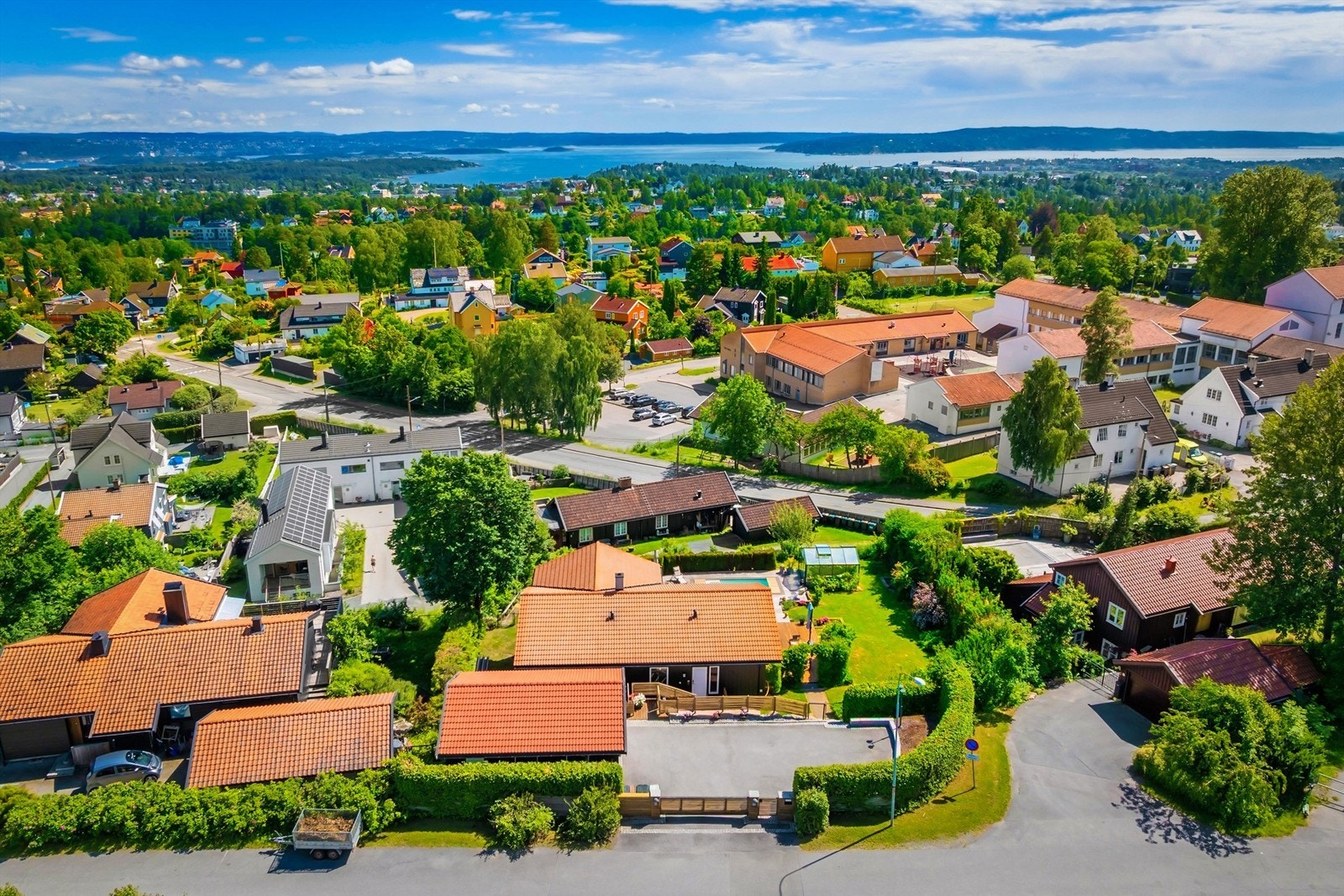 Grav skole og Steinerskolen i Bærum ligger kun få minutters gange unna. Galleribilde