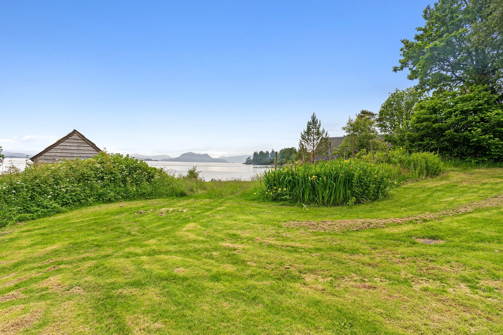 Landlig og idyllisk med kort vei til sjøen. Galleribilde