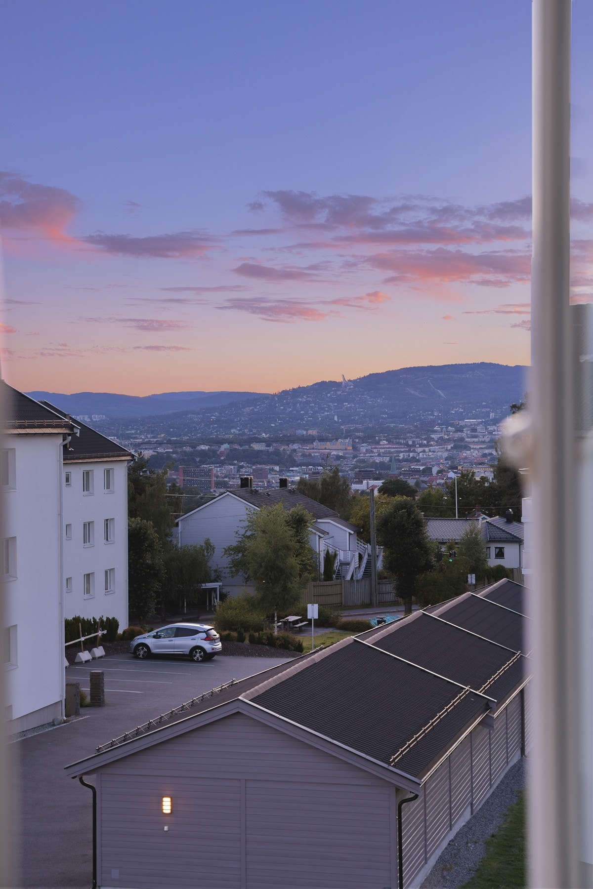 Flott utsikt mot Holmenkollen og utover Oslo. Galleribilde