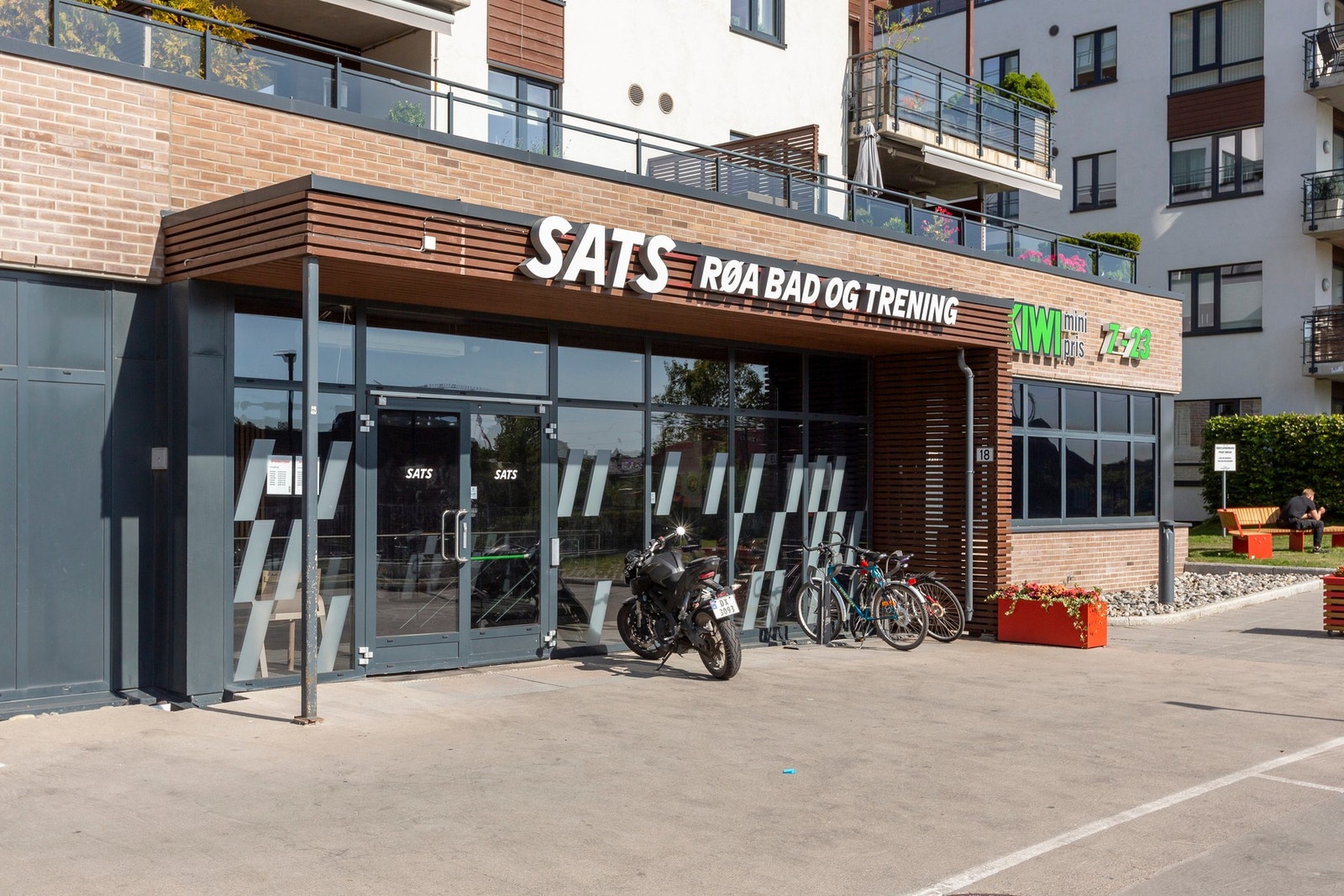 På Røa finner du også Sats og Røabadet med svømmebasseng, treningssenter og egen Galleribilde