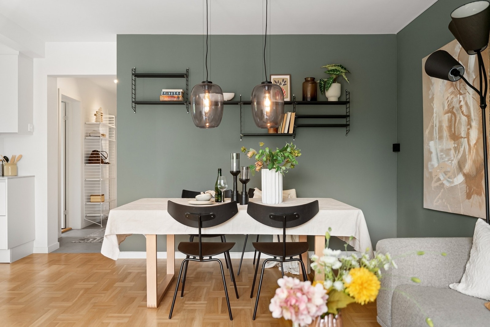 Her er det god plass ti et spisebord med plass til hele familien. Galleribilde