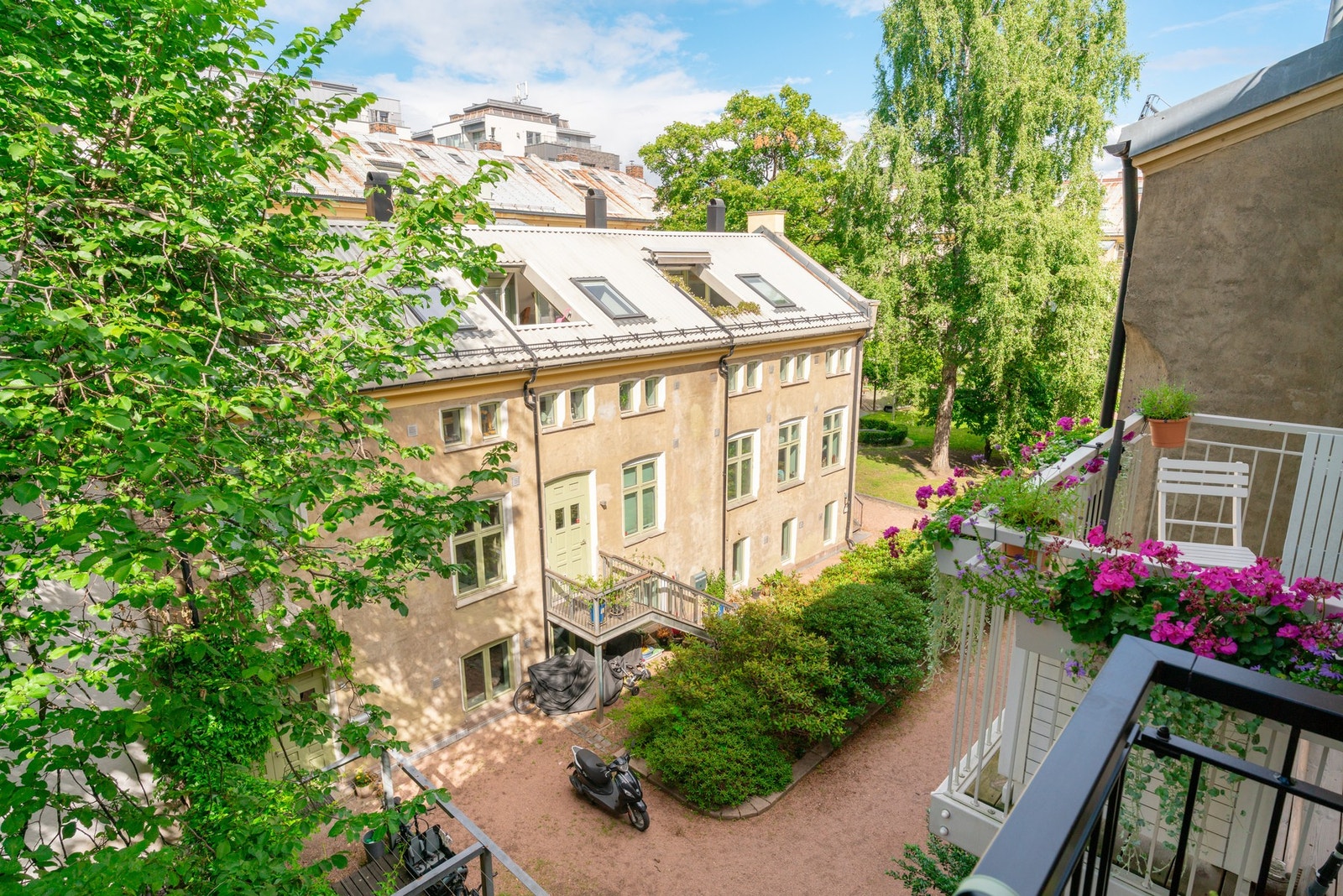 Balkongen får morgensol og noe ettermiddagssol. Galleribilde