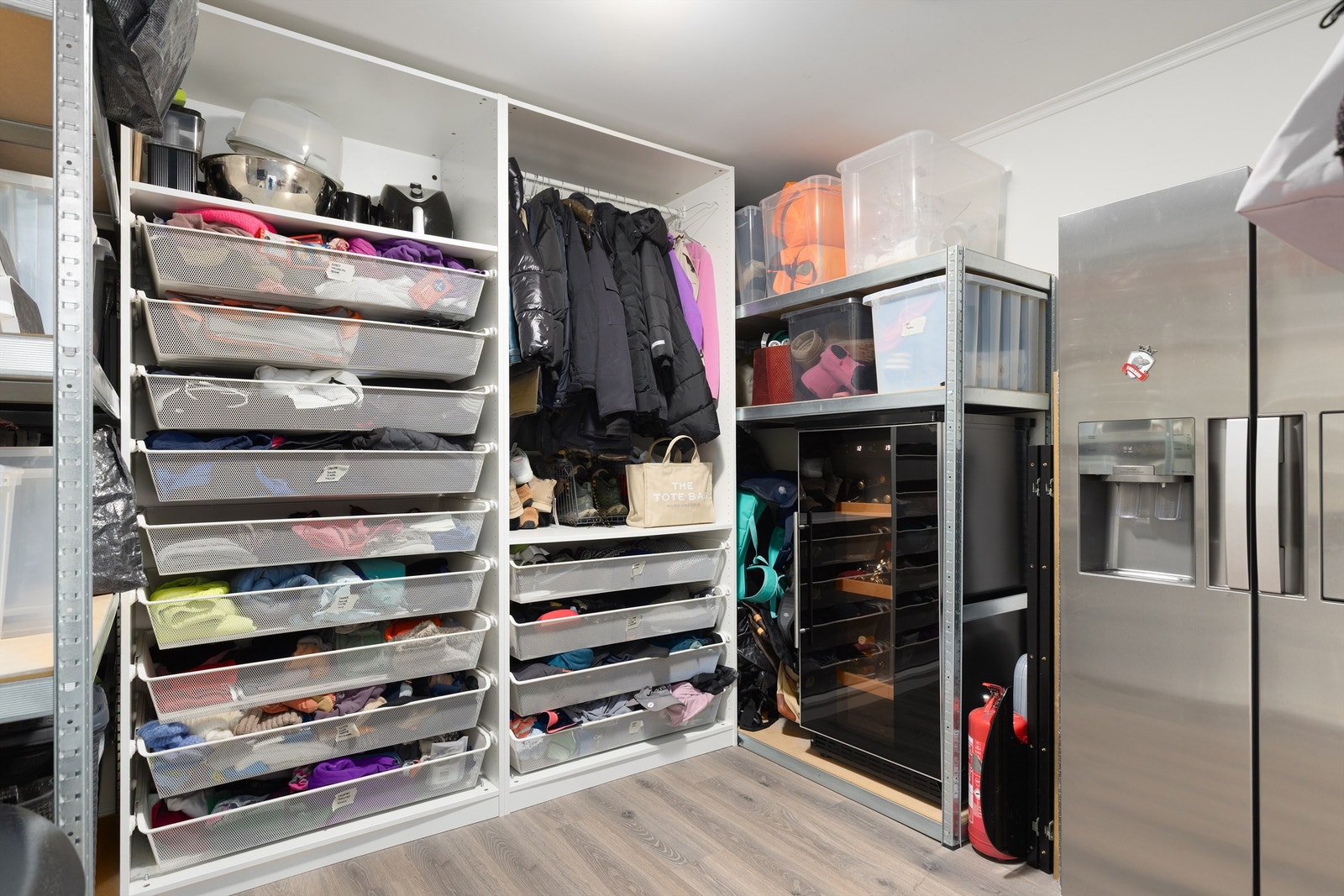 Stor bod med svært gode lagringsmuligheter. Her er det plass til alt fra sesongutstyr og sportsutstyr til julepynt og ekstra oppbevaring. Galleribilde