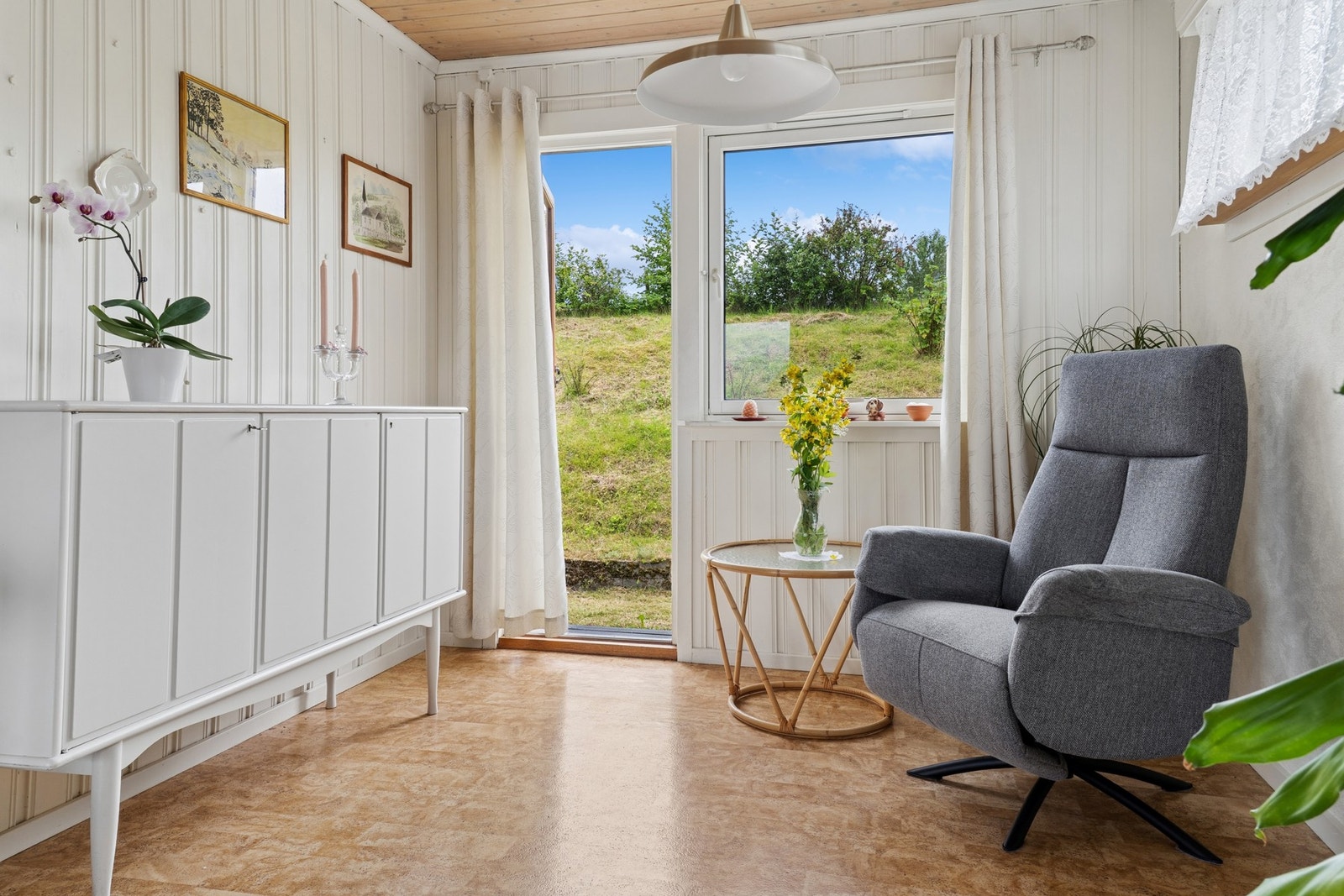 Utgang til hage fra stue. Galleribilde