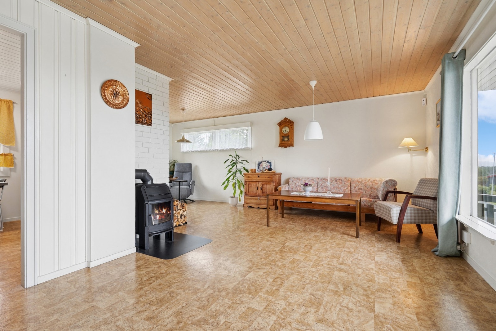 Vegger og himling av trepanel. Galleribilde