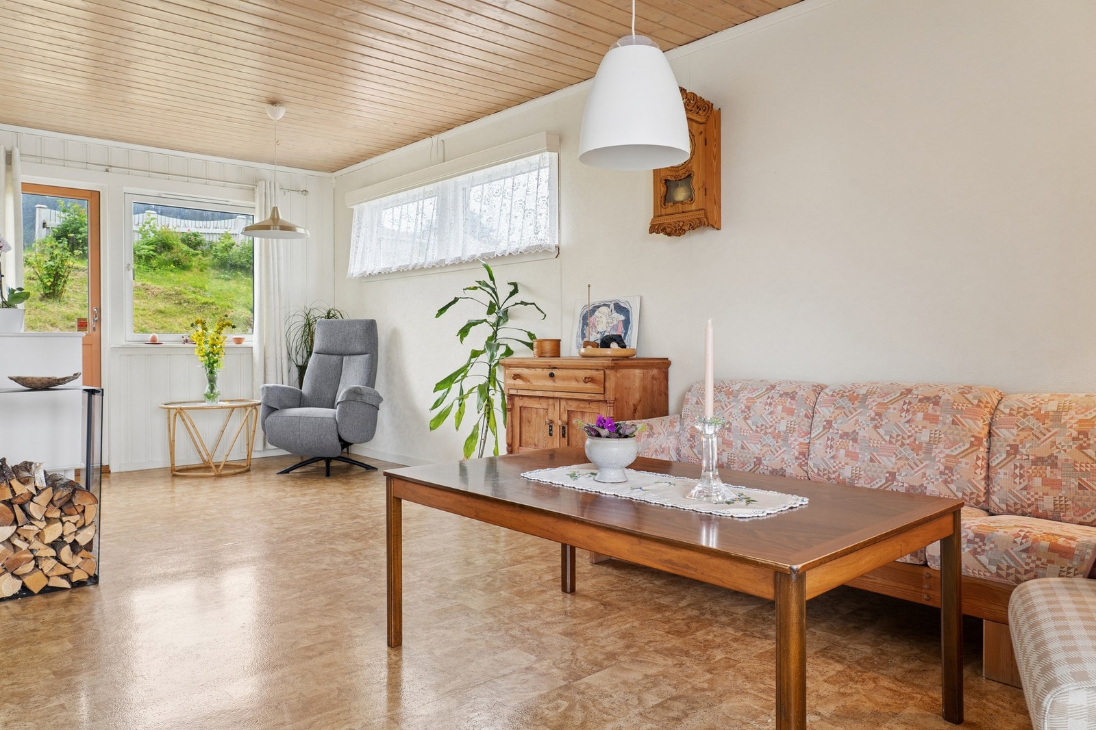 God plass til å innrede rommet med flere sittegrupper. Galleribilde