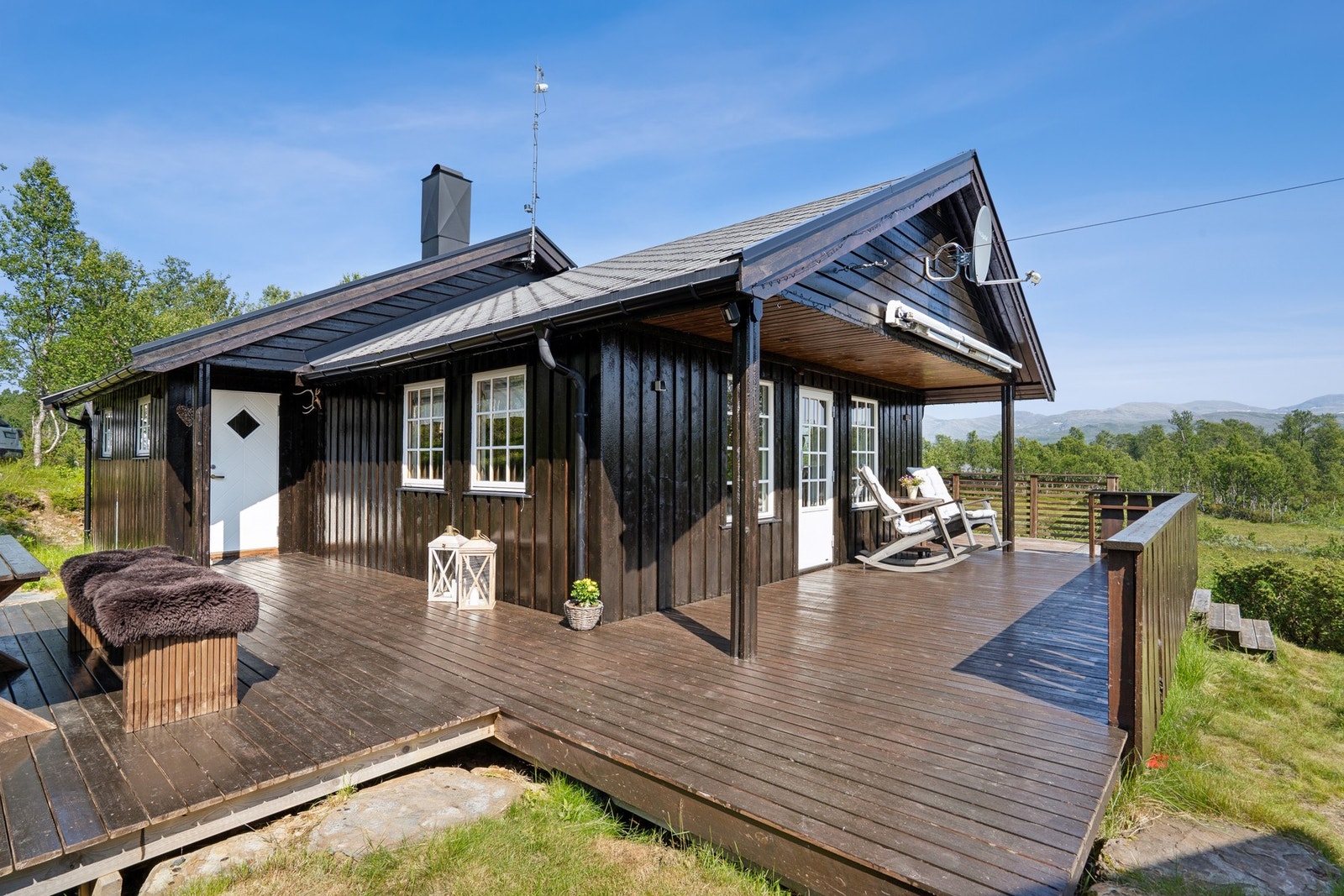 Flott fritidsbolig omgitt av vakker natur, med en rolig og skjermet beliggenhet. Galleribilde