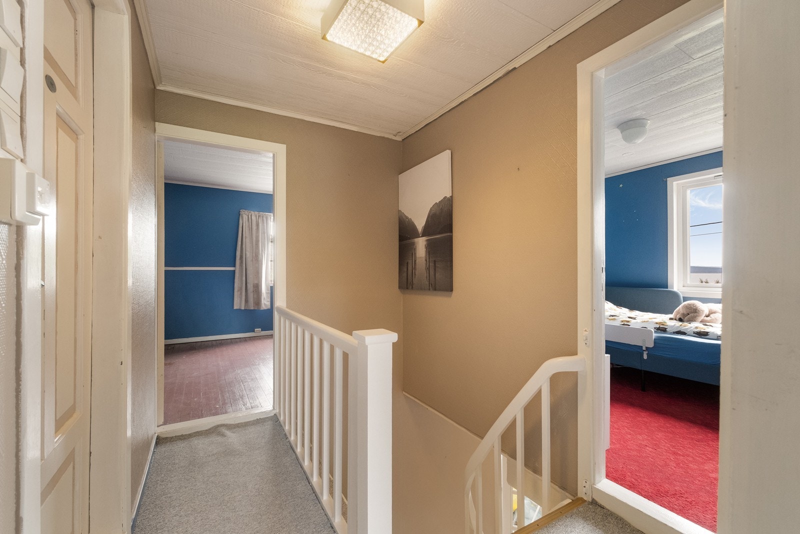 I loftsetasjen kommer man opp i loftsgangen, med tilgang til soverommene. Galleribilde