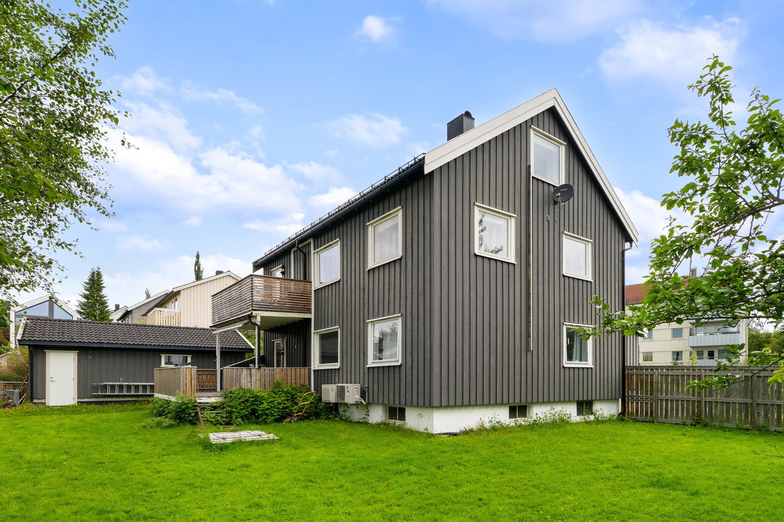 Tomten er på romslige 803 kvm. Galleribilde