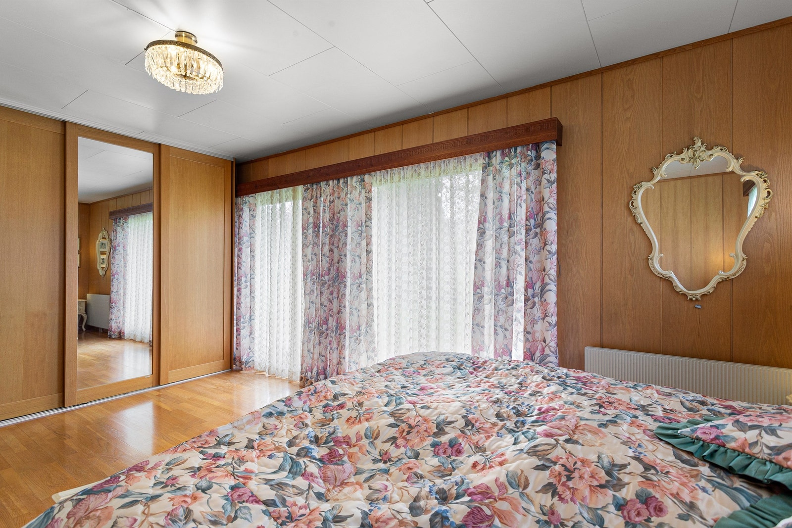 Soverom 1 med skyvedørsgarderobe Galleribilde