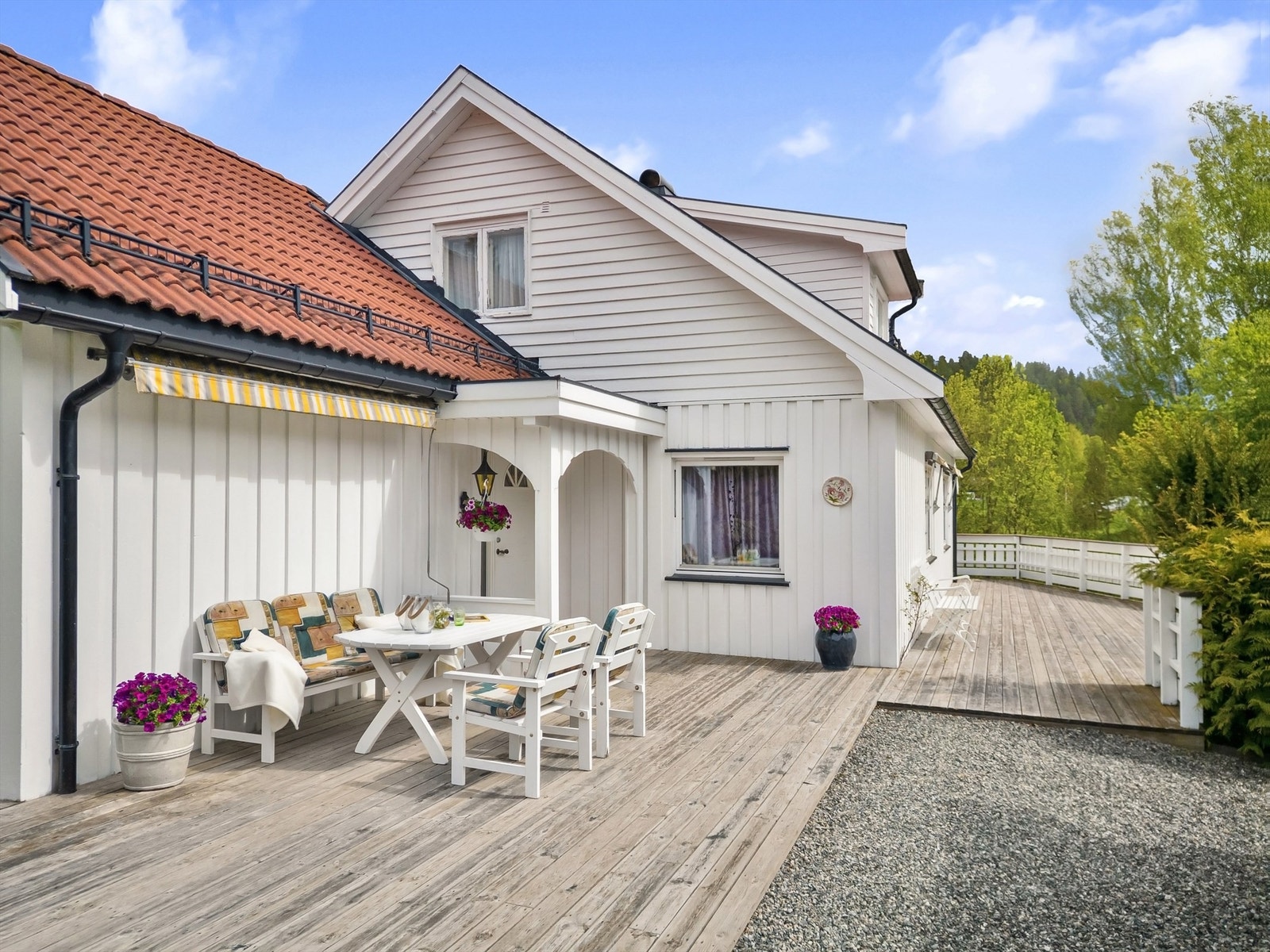 Stor terrasse på til sammen ca. 83 kvm Galleribilde