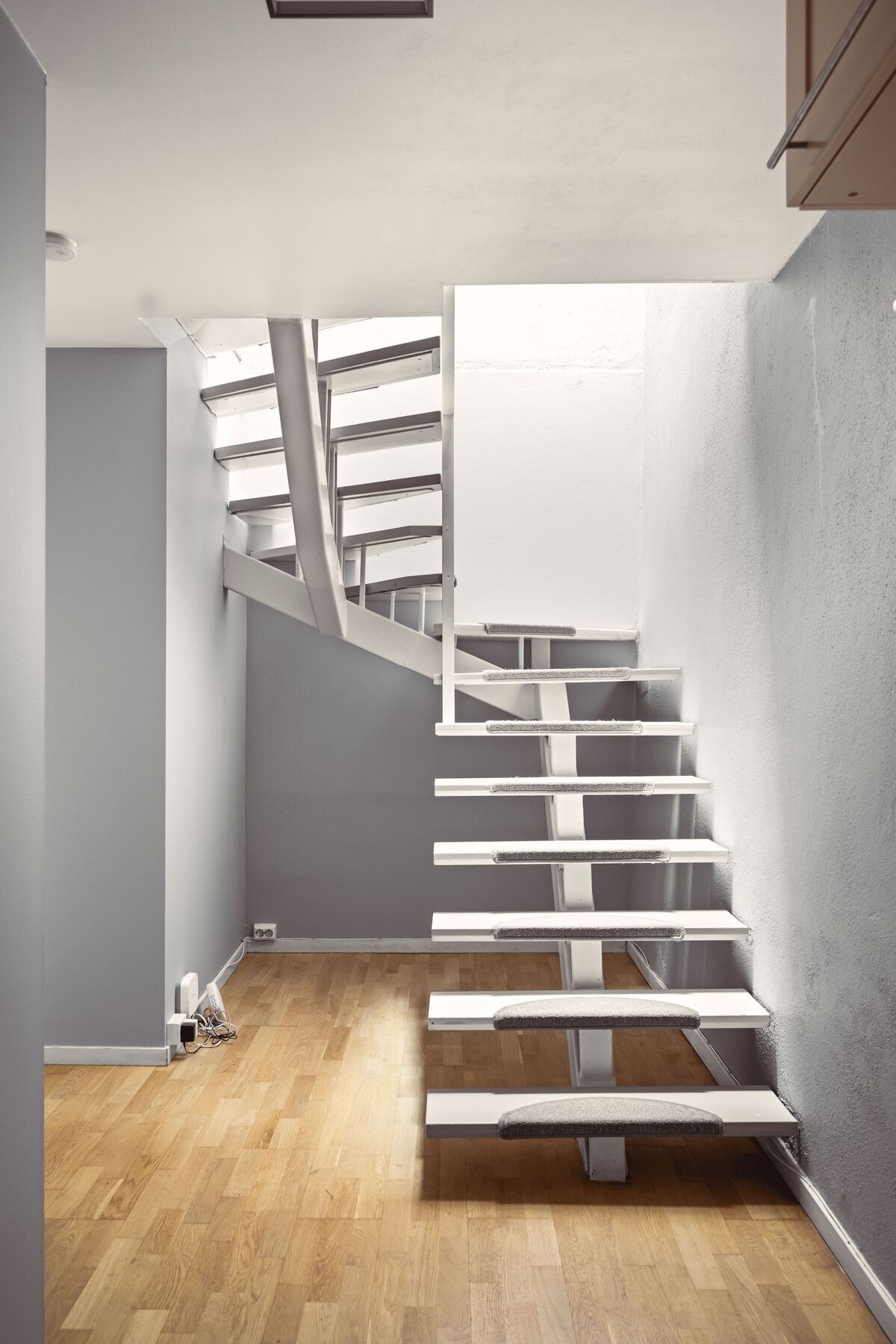 Det er god plass til lagring under trappen, i tillegg til innvendig og utvendig bod. Galleribilde