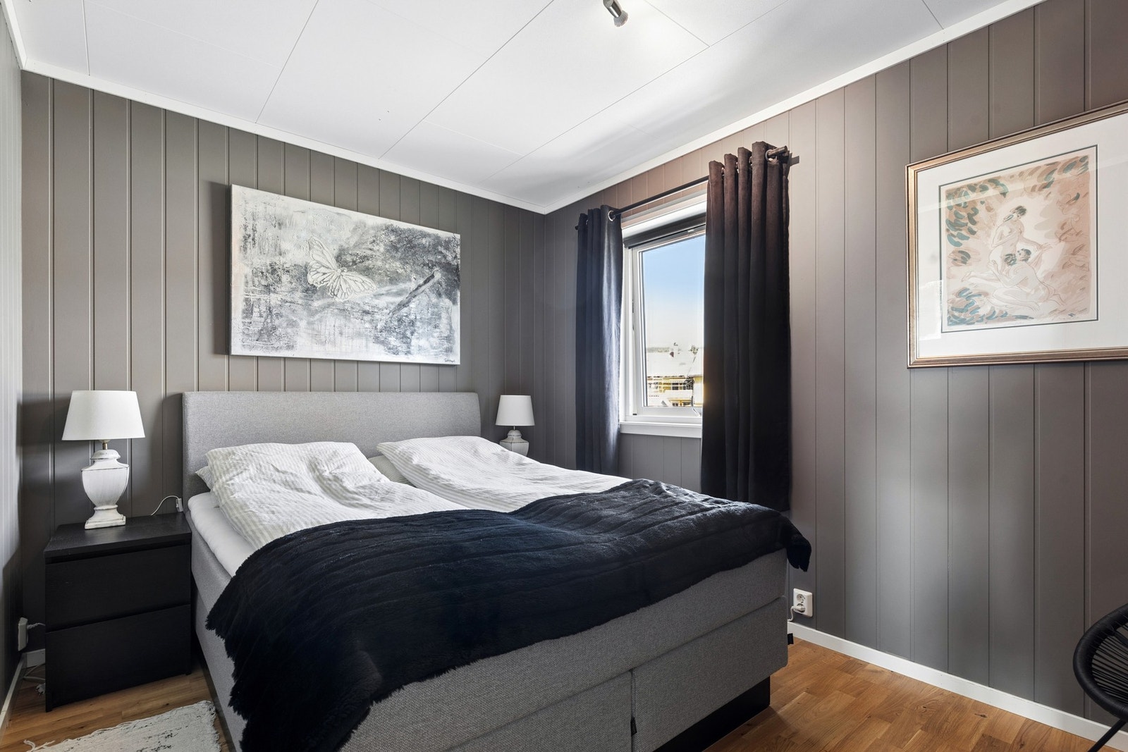 Boligen har tre romslige soverom. Galleribilde