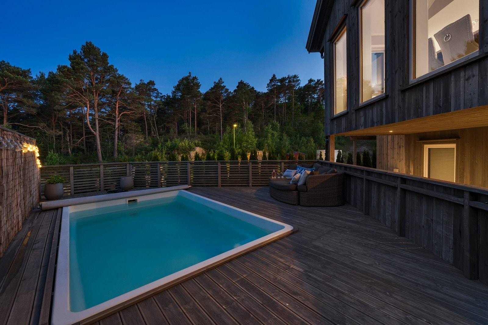 Kveldsstemning fra bassengområdet. Galleribilde