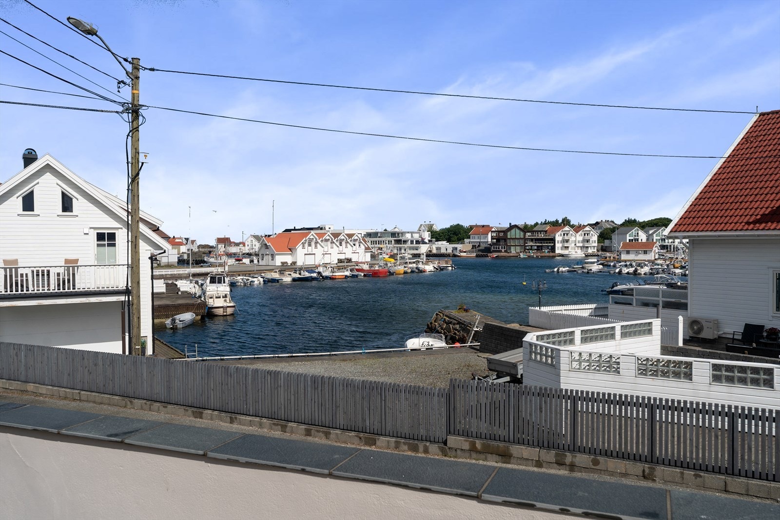Eiendommen har en fantastisk beliggenhet med nærhet til sjøen. Galleribilde