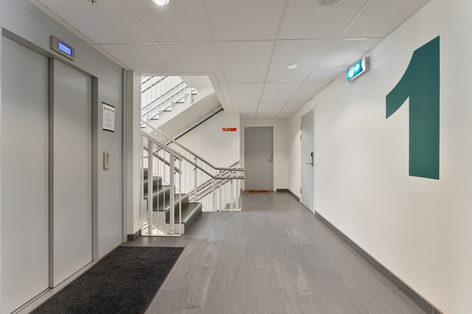 Leiligheten ligger i byggets 6. etasje med enkel adkomst via heis. Galleribilde