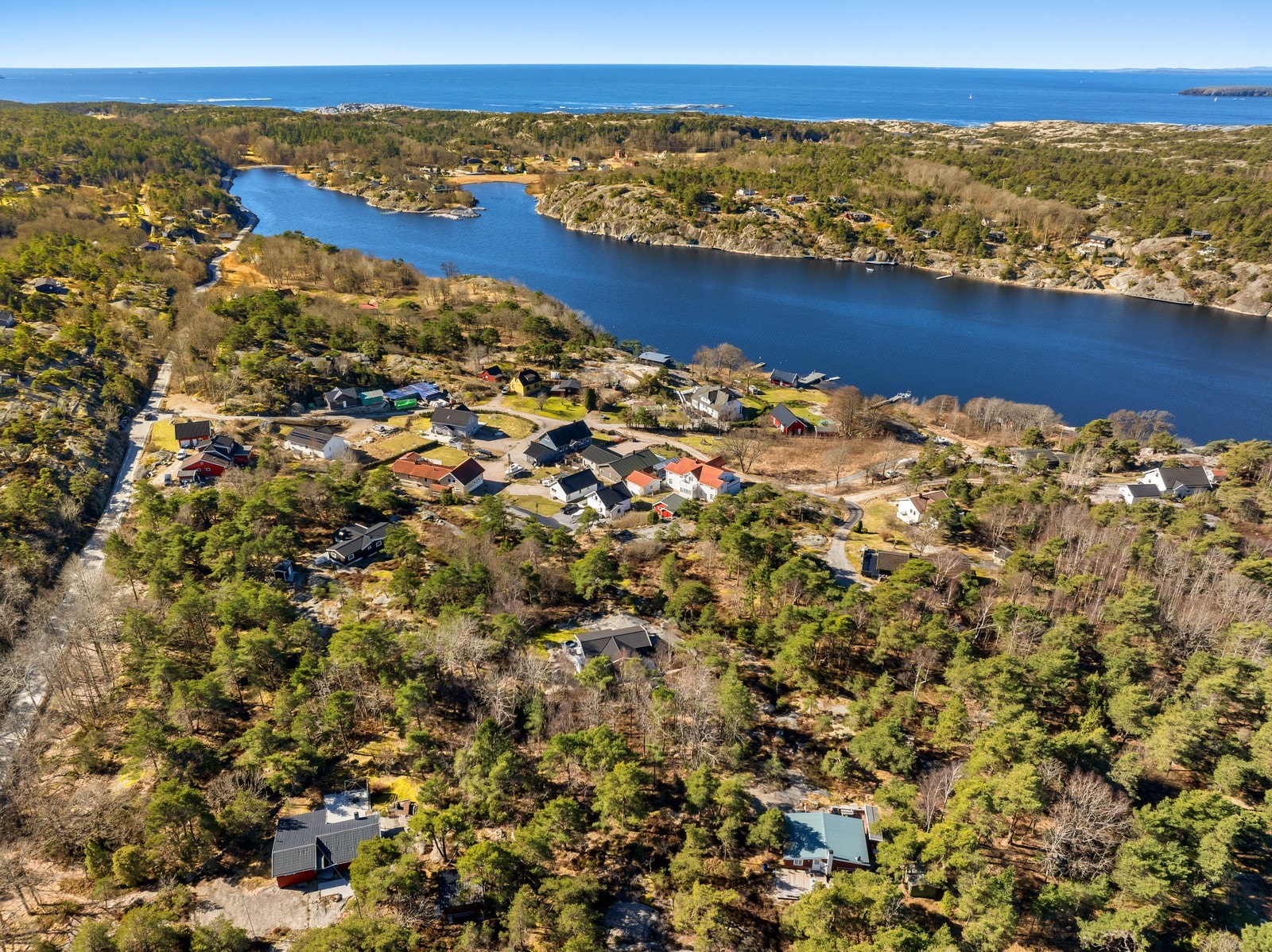 Området byr på fantastiske turmuligheter som dagens eier har brukt flittig. I tillegg også flere badeplasser, som Kuvauen og Guttormsvauen. Galleribilde