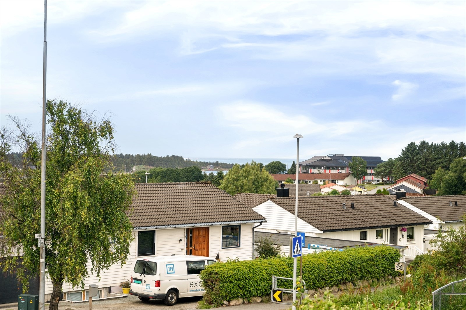 Kort vei til Sunde skole (ca. 6 min gange) og flere barnehager. Galleribilde