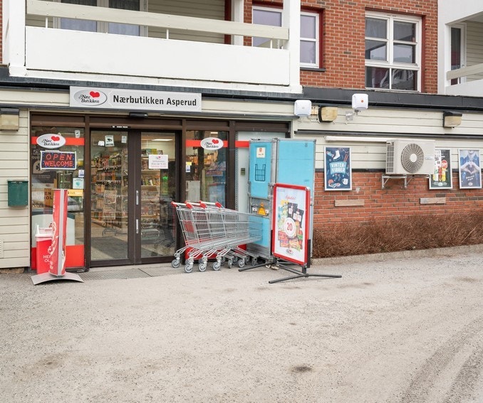 Nærbutikk i umiddelbar nærhet. Galleribilde