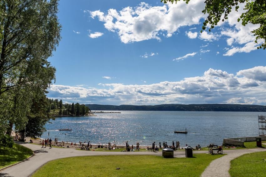 Kort vei til sjøen. Hvervenbukta ligger like i nærheten. Galleribilde