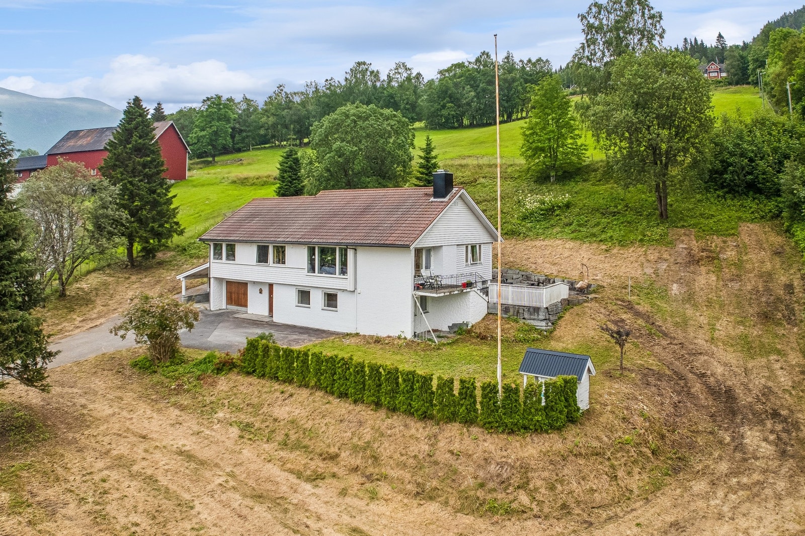 - Boligen går over tre plan og har en praktisk planløsning. Boligen er på hele 284 m² - Galleribilde