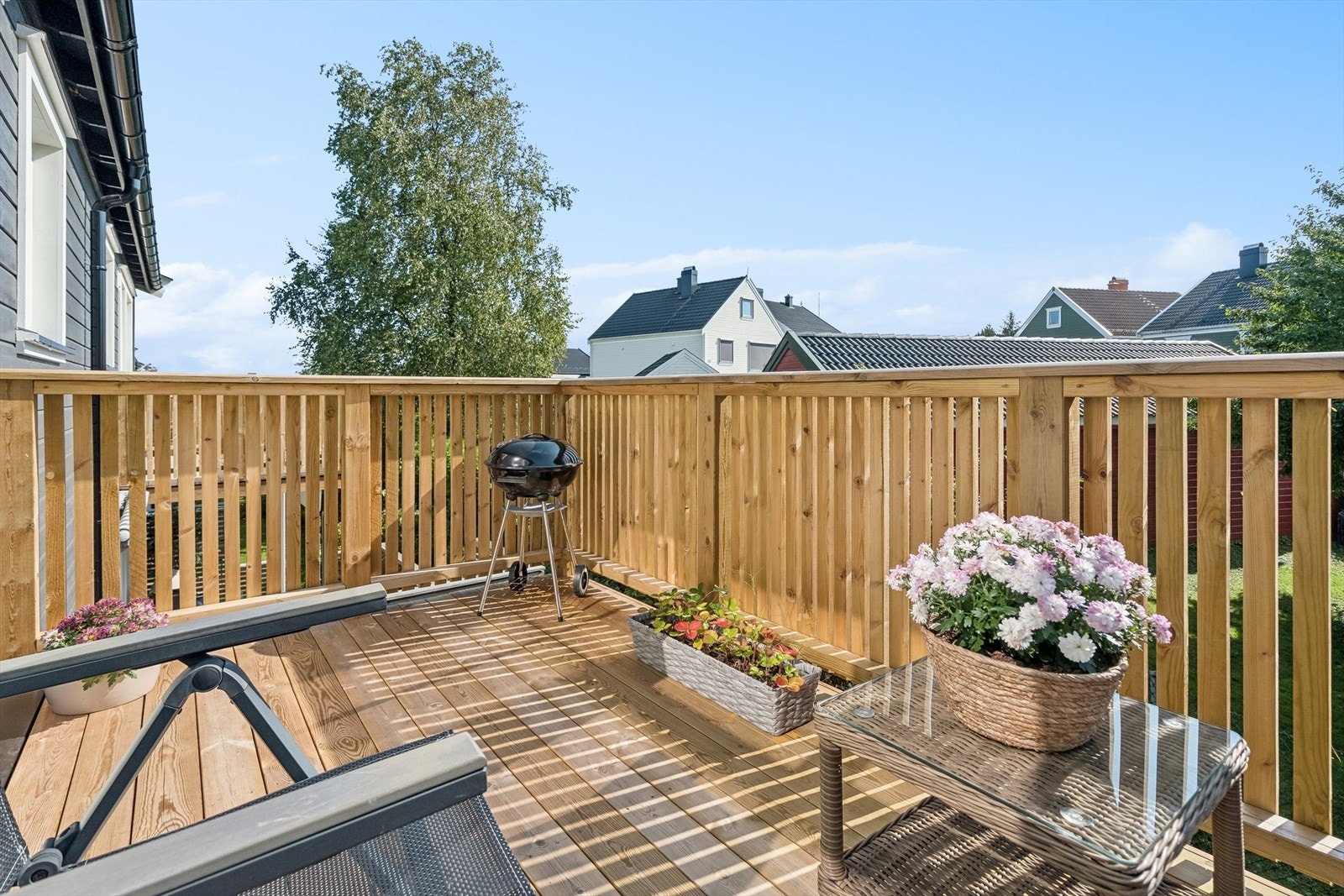 Sørvendt terrasse som har rikelig med sol store deler av dagen! Galleribilde