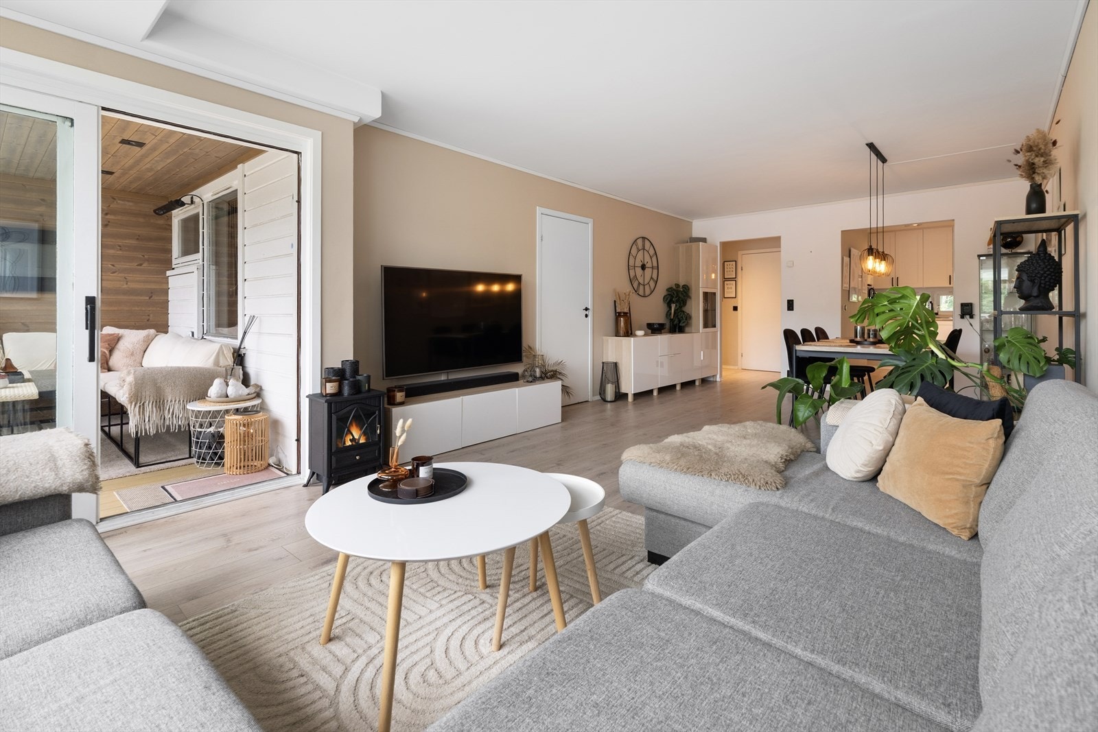 Veggene ble helsparklet og malt i 2022, og har lune, moderne fargetoner. Galleribilde