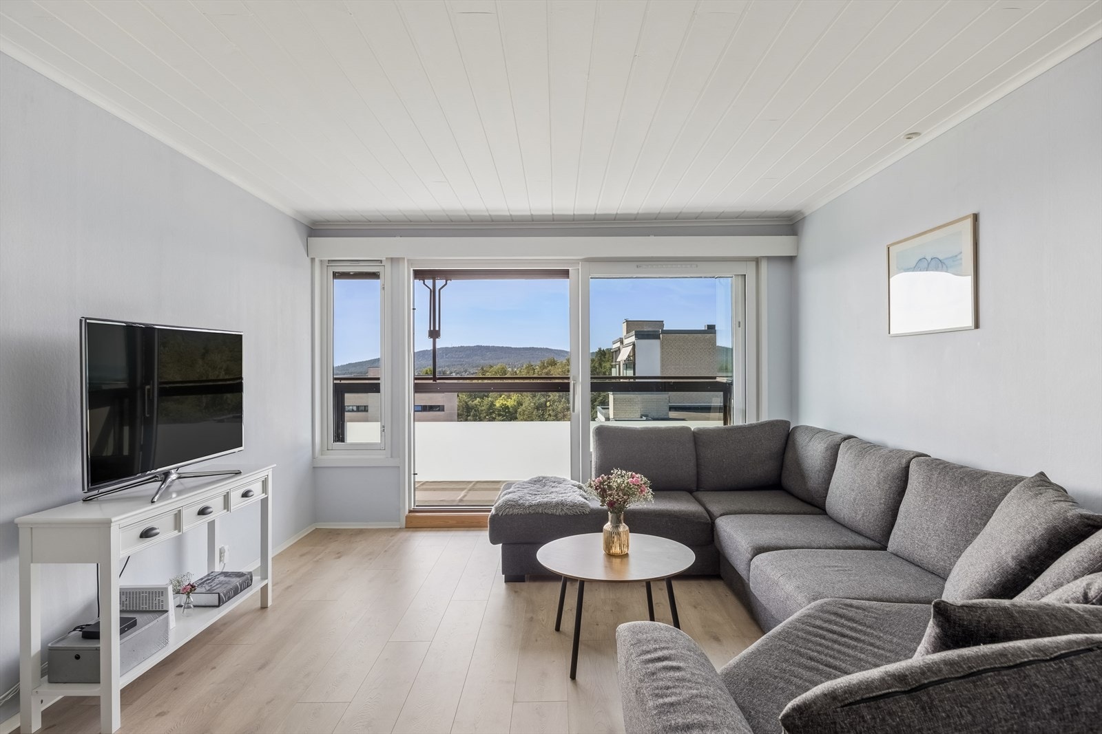 Lokalmegler Mats Gjerden Risa V/DNB Eiendom har gleden av å presentere Ravnkollbakken 25! Galleribilde