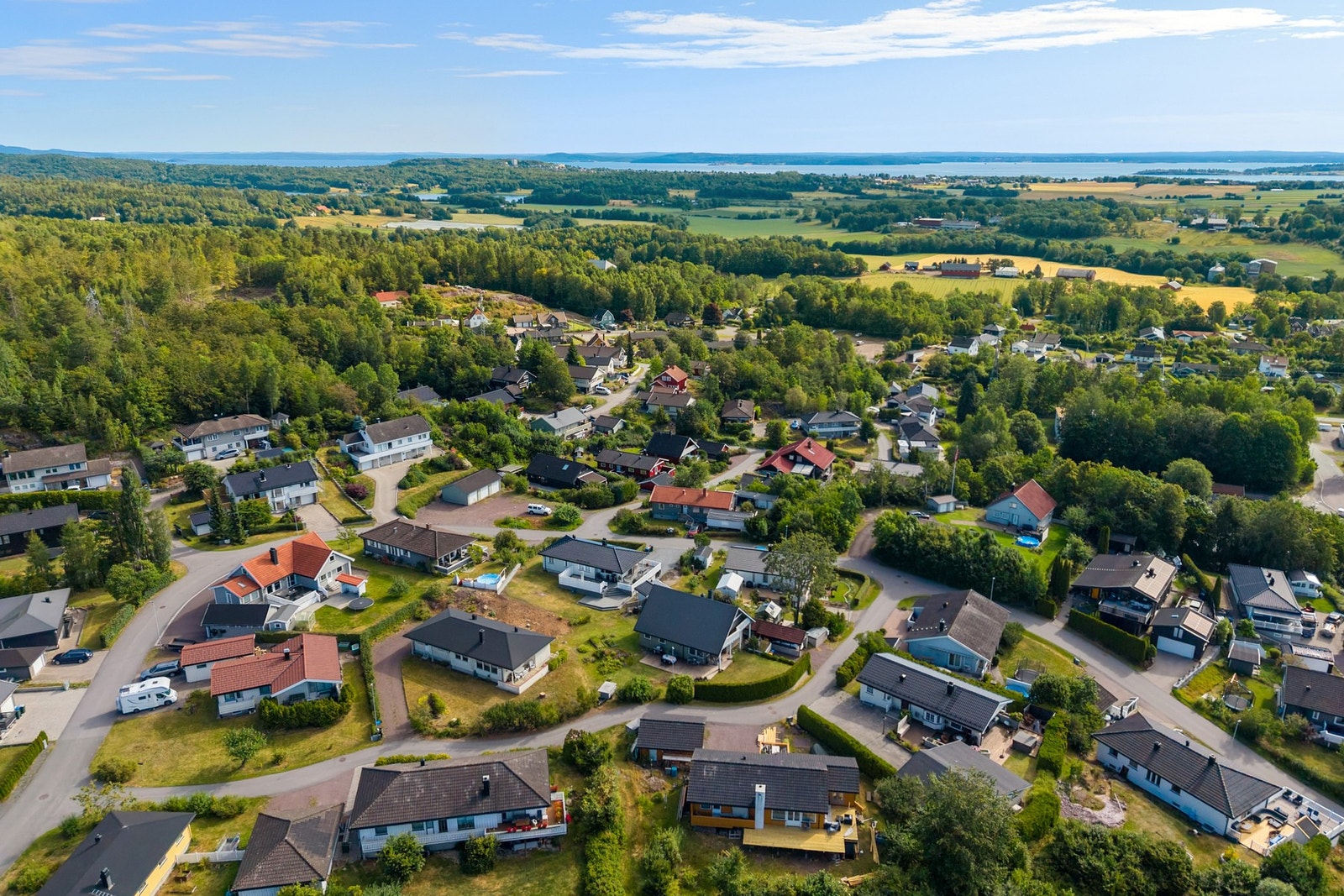 Fra eiendommen tar det ca. 10 minutter å gå til busstopp og ca. 15 minutter å gå til togstasjon Galleribilde