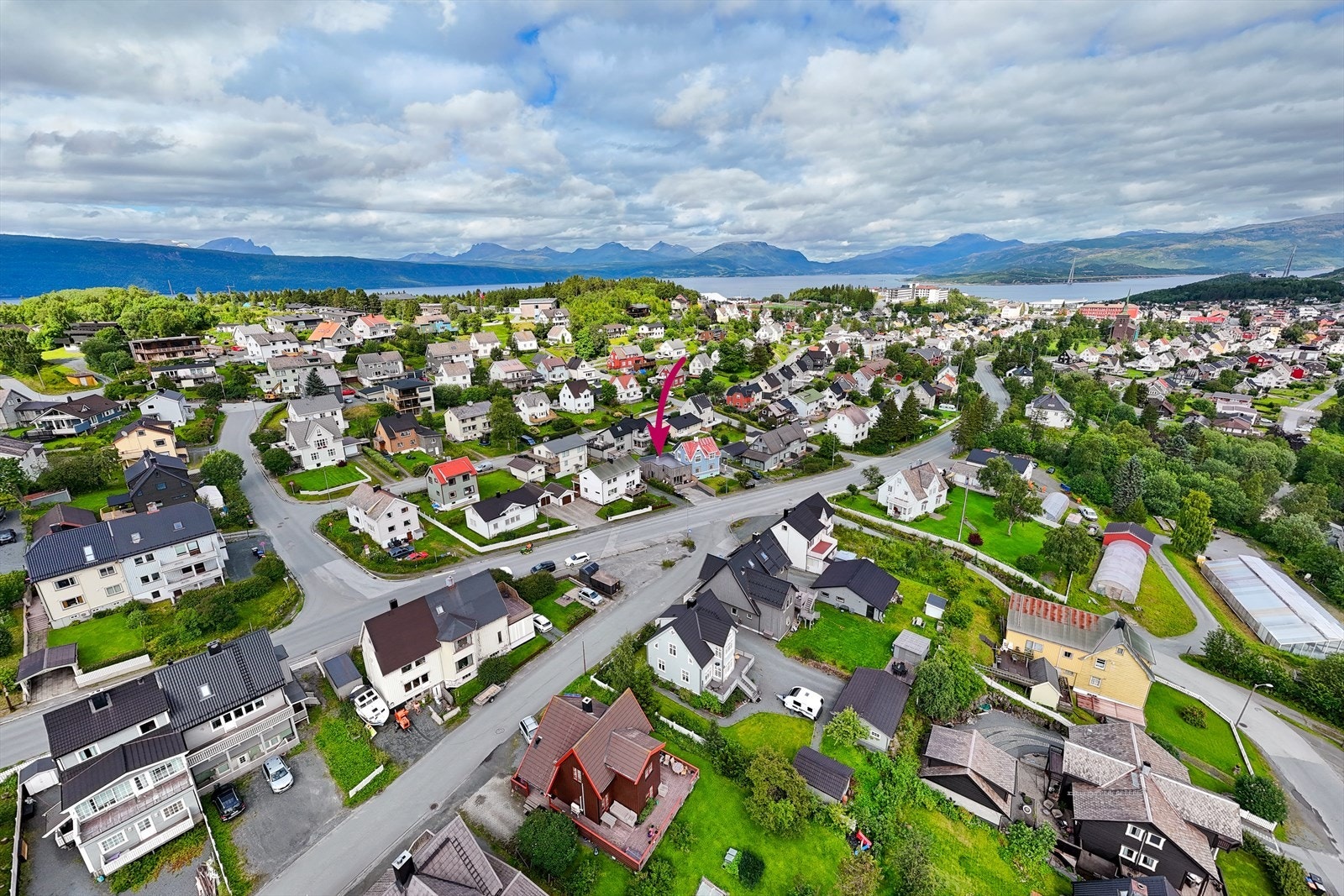 Beliggenhet i et rolig nabolag med kort vei til både sentrum og natur. Galleribilde