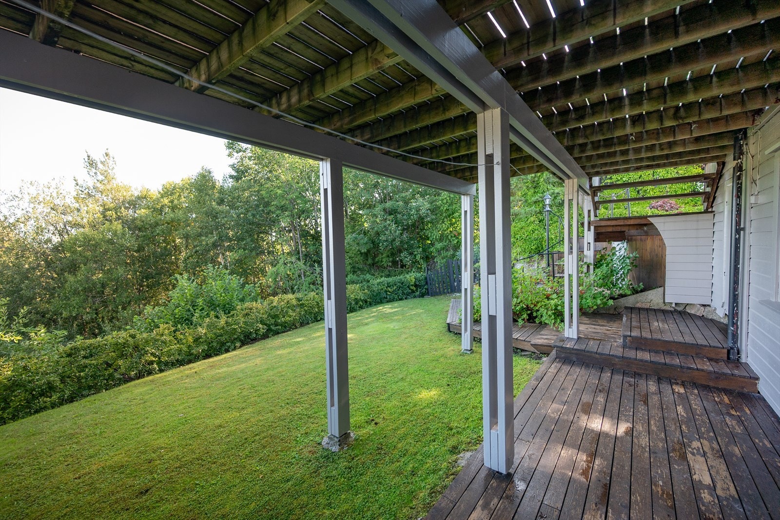 Skjermet, takoverbygd terrasse er 16 kvm Galleribilde