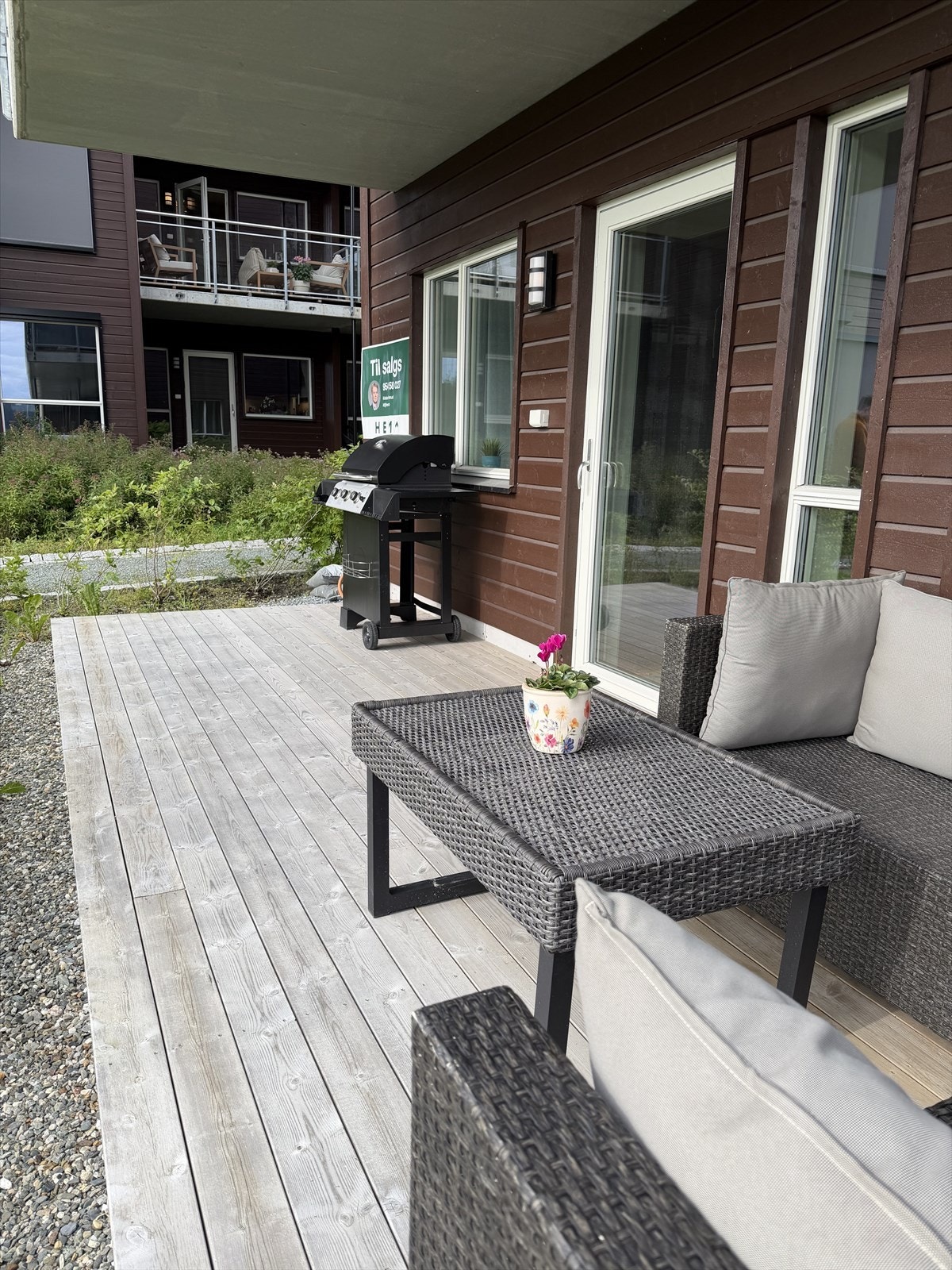 Terrasse er er vestvendt så her er det gode solforhold. Galleribilde