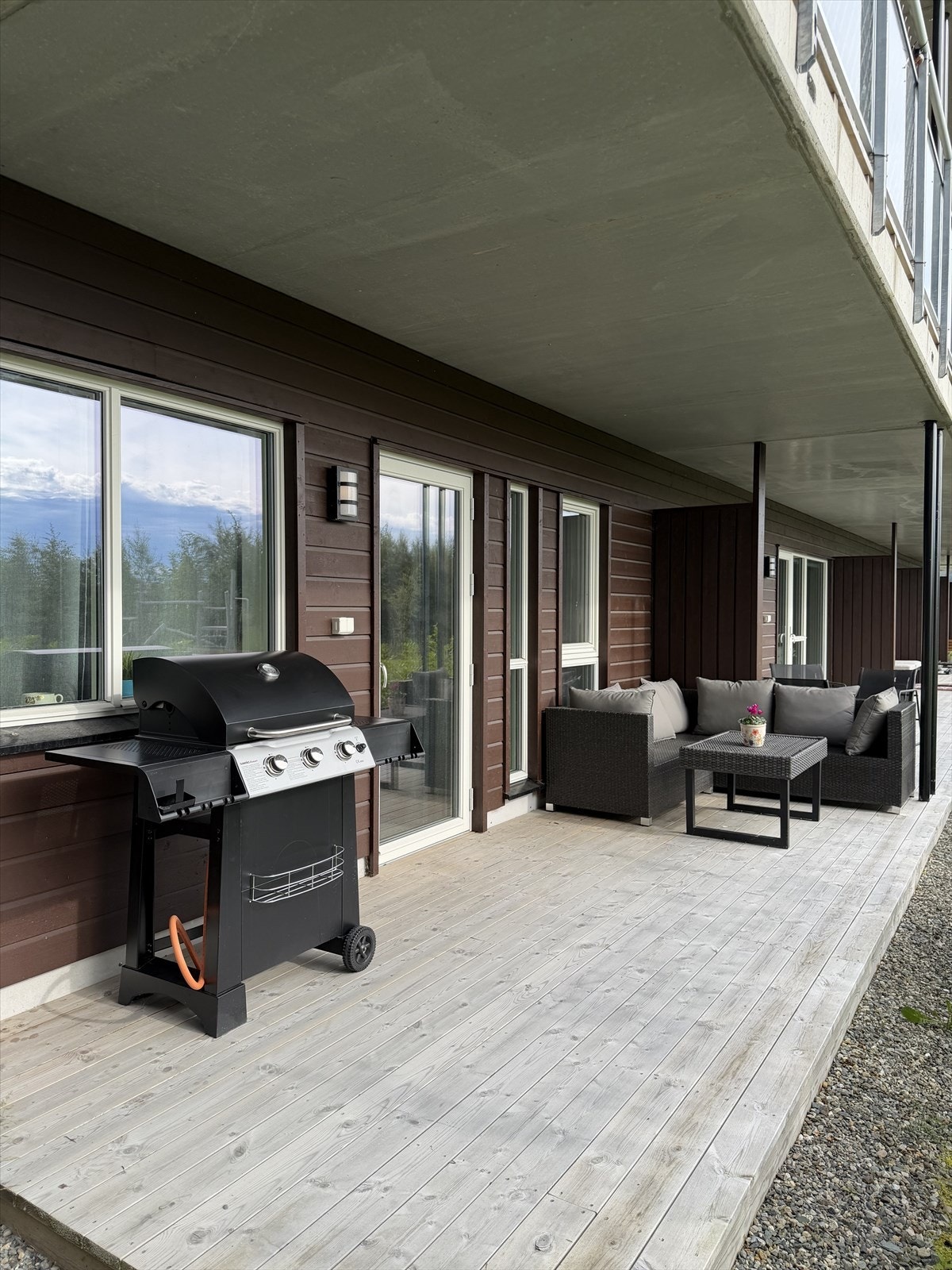 Fra stuen har man direkte adgang til leilighetens terrasse på 13 m². Galleribilde