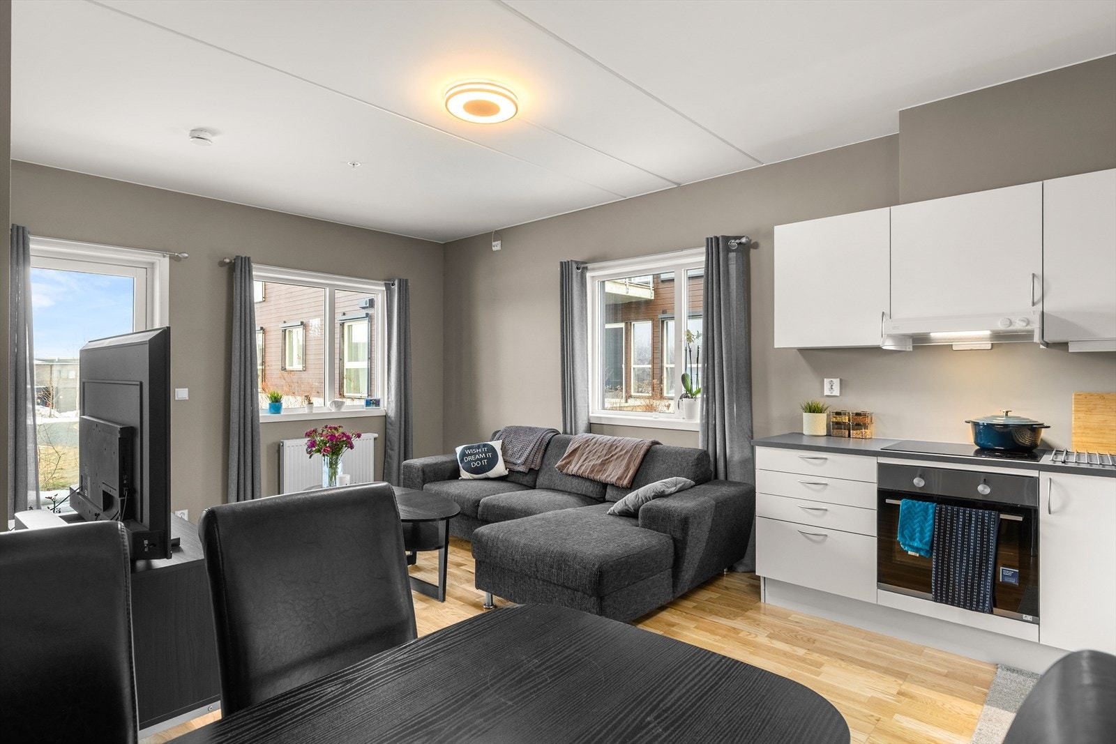 Velkommen til Hårstad Mindes veg 12 - En pen og moderne 2-roms leilighet ferdigstilt i 2022. Foto: Mats Kalland. Galleribilde