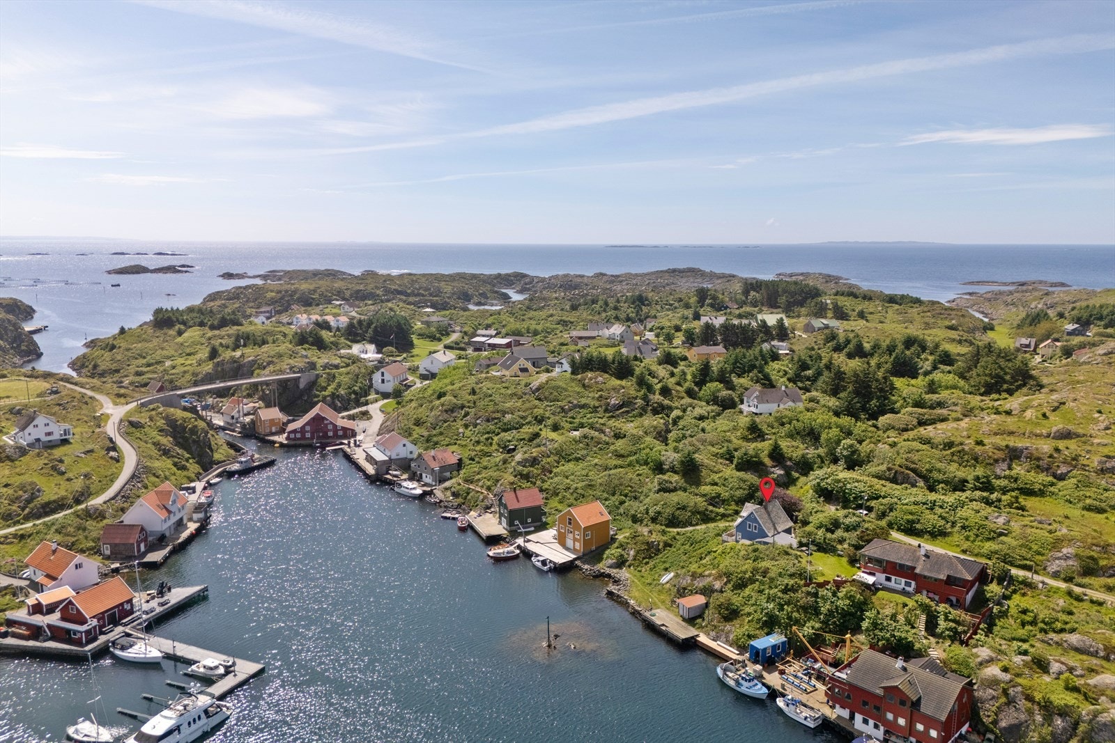 Eiendommen er en del av et veletablert og historisk kystsamfunn. Galleribilde