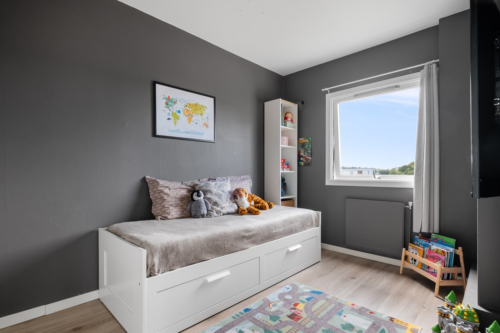 Det andre soverommet har også god plass til seng, kontorpult eller annet ønsket møblement. Galleribilde